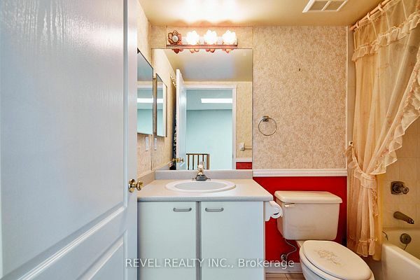 Primary 3-piece ensuite at 1400 The Esplanade N #411, Pickering, listed by The Gordon Brothers Team, Revel Realty Inc., Brokerage