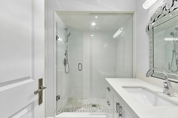 Glass shower in the primary ensuite at 475 Poplar Avenue, Ajax